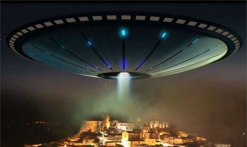 Over Tokyo, a UFO was seen emitting some sort of force field ...